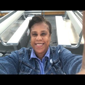 Meet your Posher, Mona